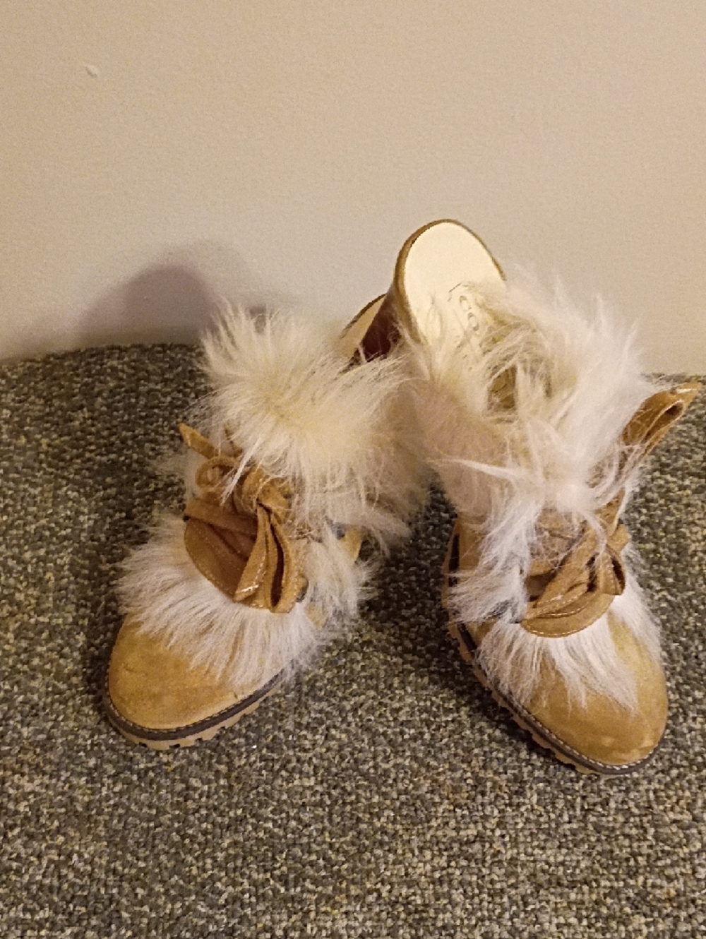 Coach  Kristy Women’s Tan Faux-Fur Slip-On Mules Size 8 - Picture 11 of 11